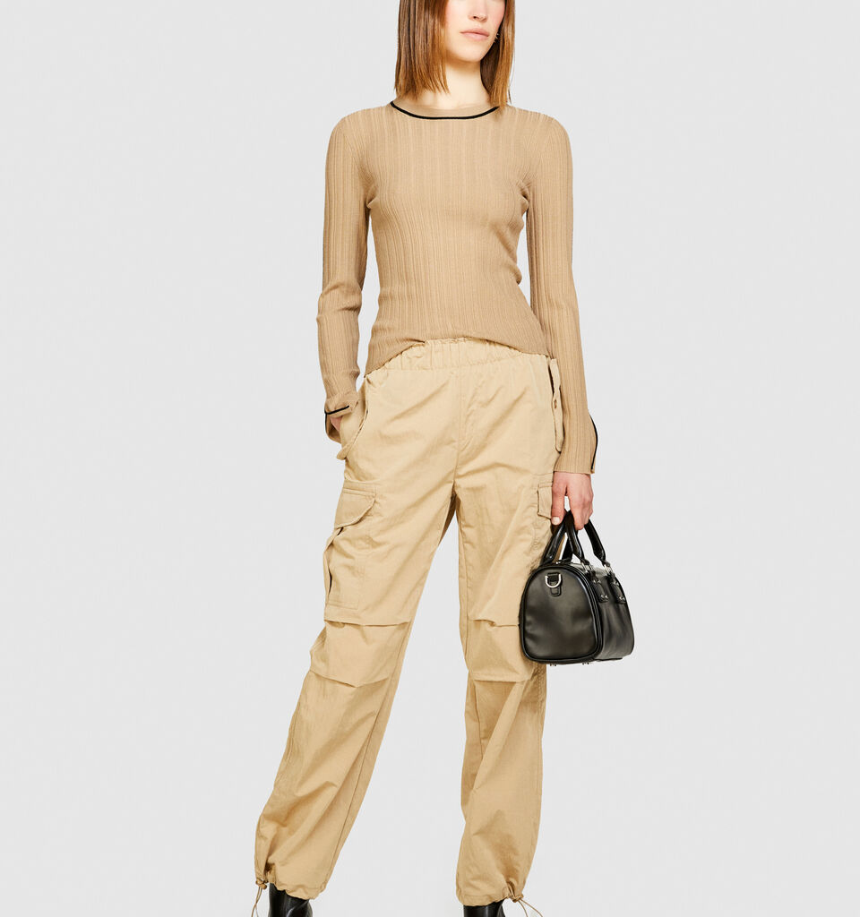 Cargo trousers with pockets - women's joggers - Camel | Sisley image number 1